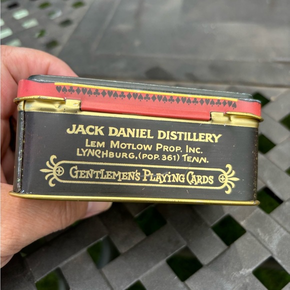 Jack Daniels collector tin and 2 complete sets of cards (with bonus cards). - Picture 6 of 7